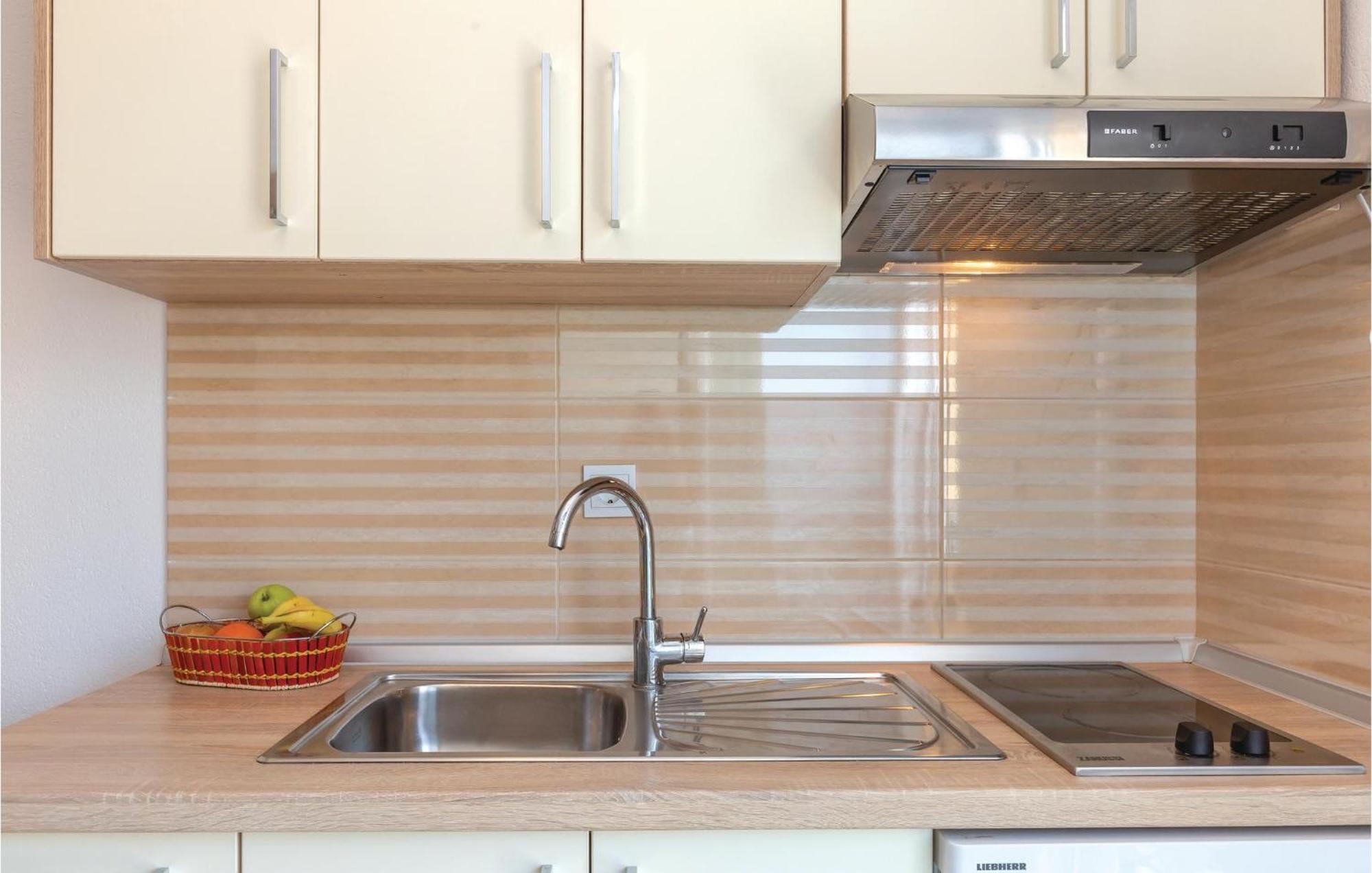 Nice Studio In Krvavica With Kitchen Екстер'єр фото