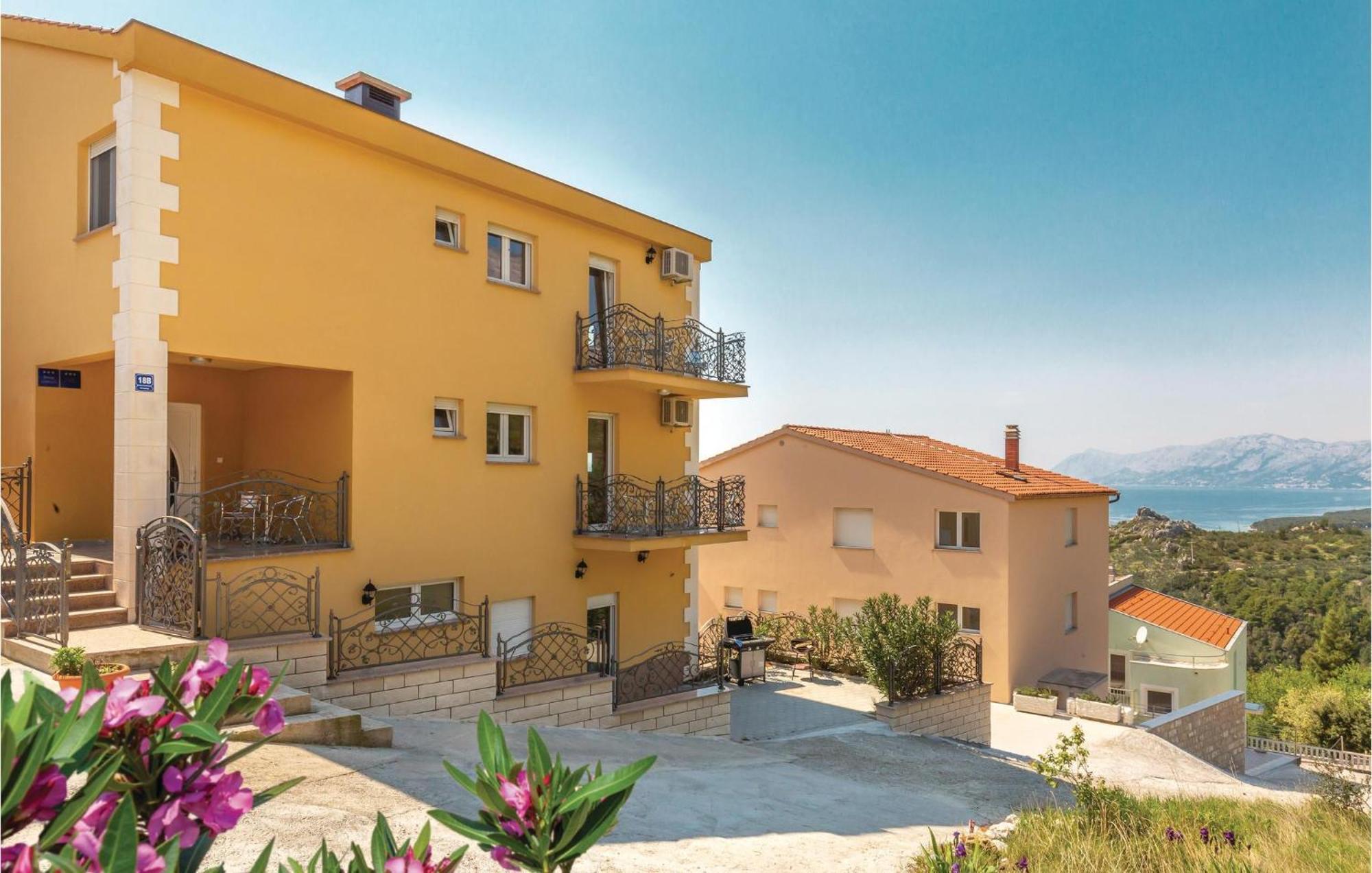 Nice Studio In Krvavica With Kitchen Екстер'єр фото